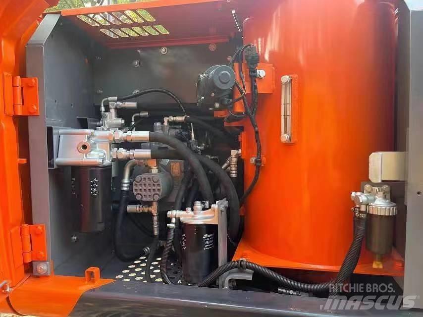 Hitachi ZX120 Kāpurķēžu ekskavatori