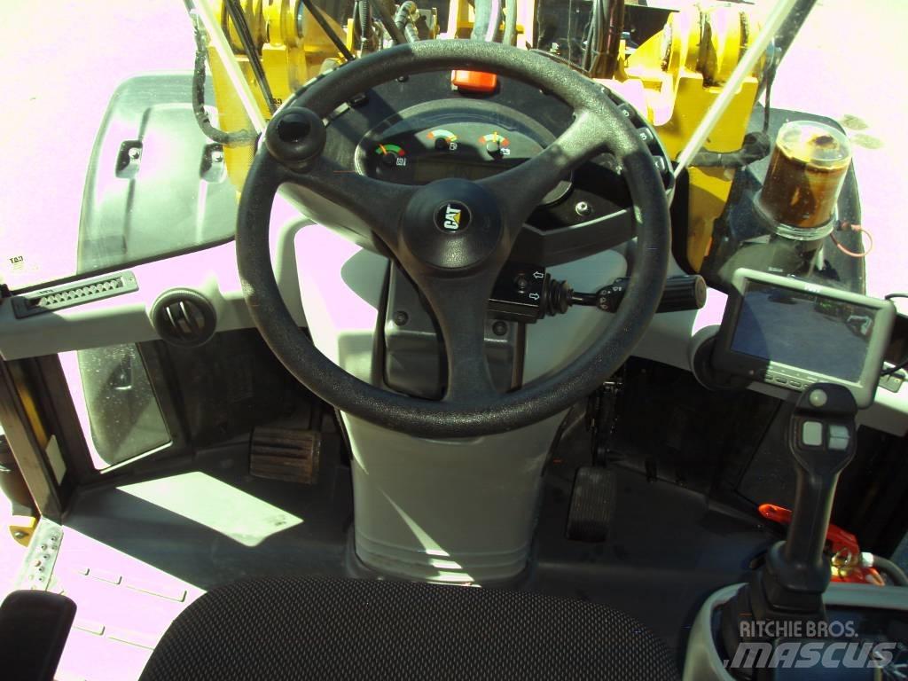 CAT 906 M Iekrāvēji uz riteņiem