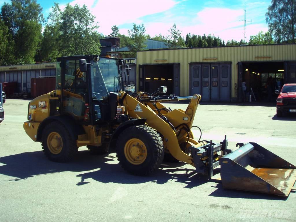 CAT 906 M Iekrāvēji uz riteņiem