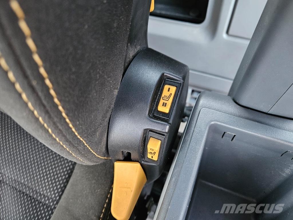 CAT 323 Kāpurķēžu ekskavatori