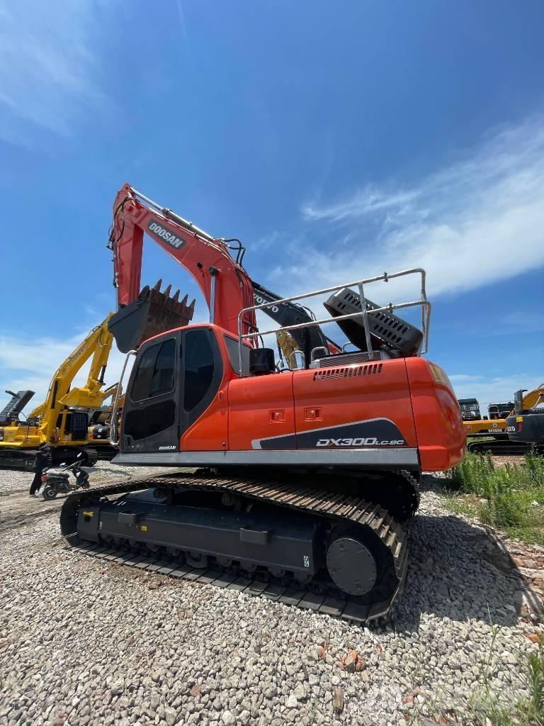 Doosan DX 300 LC Kāpurķēžu ekskavatori