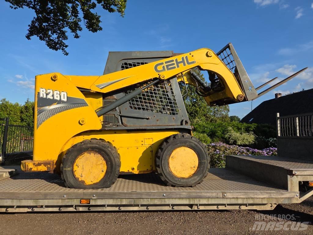Gehl R 260 DEFECT!! Lietoti riteņu kompaktiekrāvēji