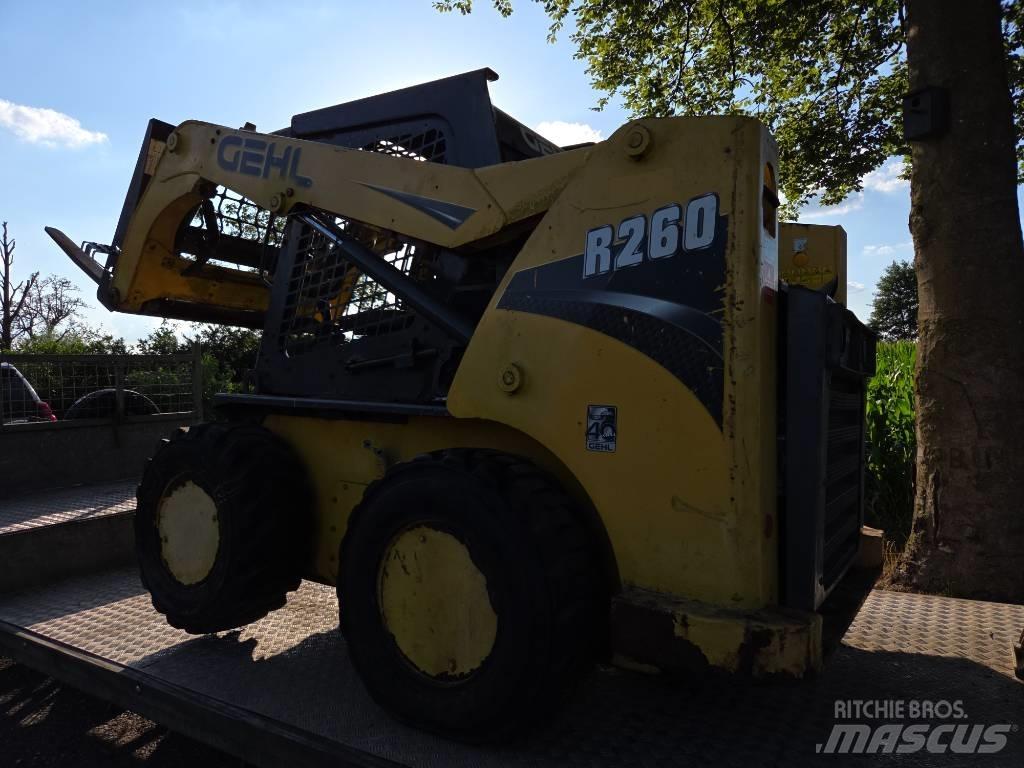 Gehl R 260 DEFECT!! Lietoti riteņu kompaktiekrāvēji