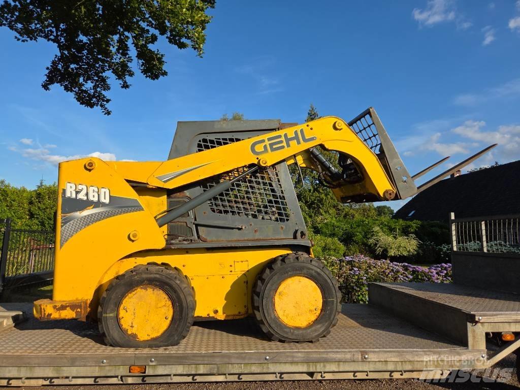 Gehl R 260 DEFECT!! Lietoti riteņu kompaktiekrāvēji
