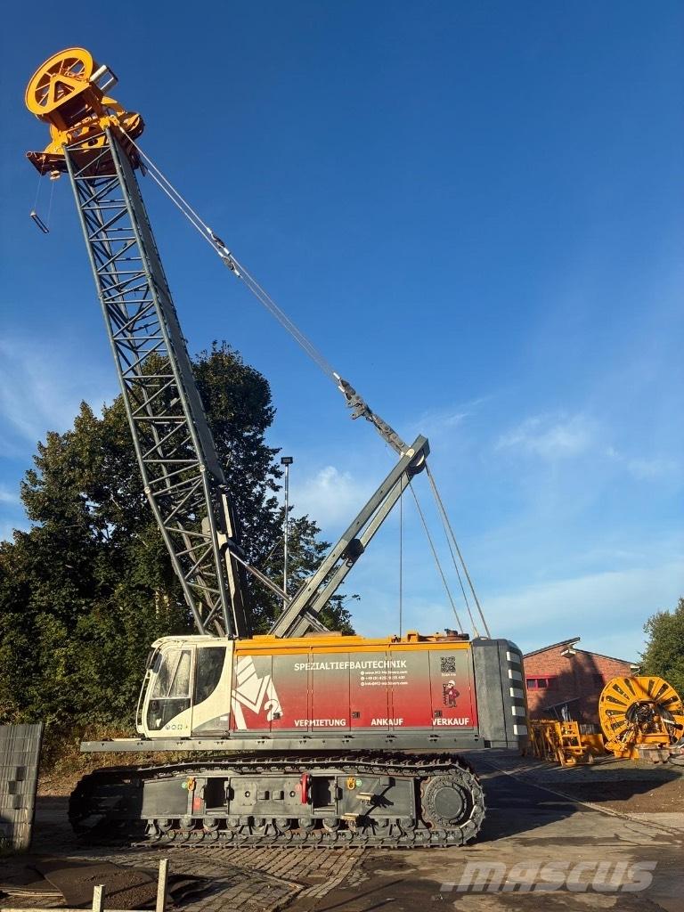 Bauer MC 96 Kāpurķēžu ekskavators ar strēli