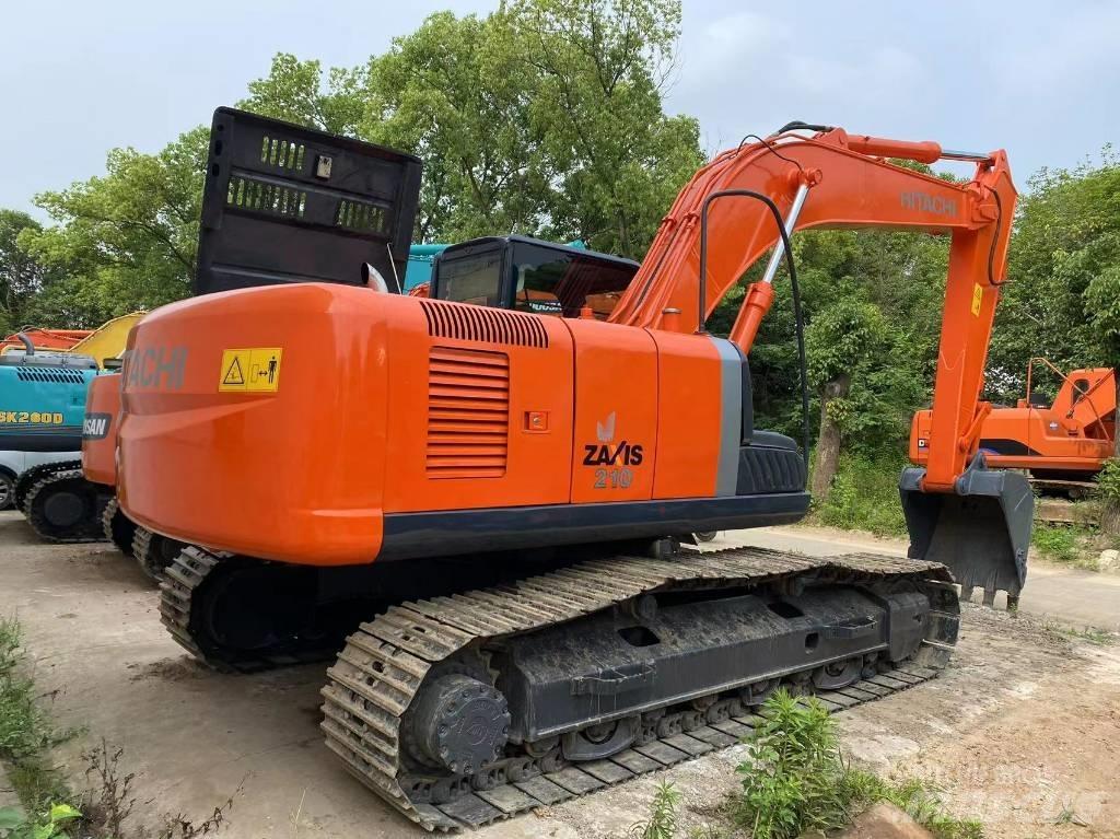 Hitachi ZX 210 Kāpurķēžu ekskavatori