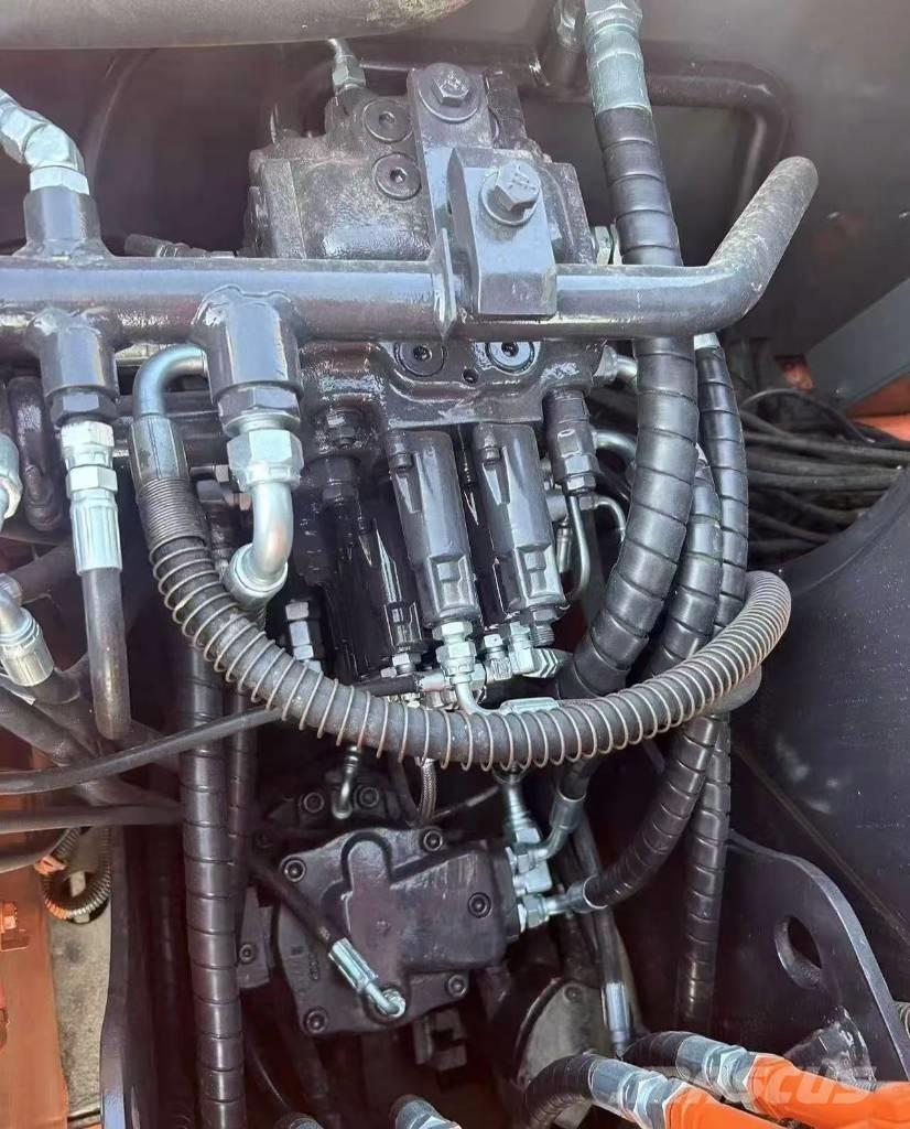 Hitachi 70 Kāpurķēžu ekskavatori