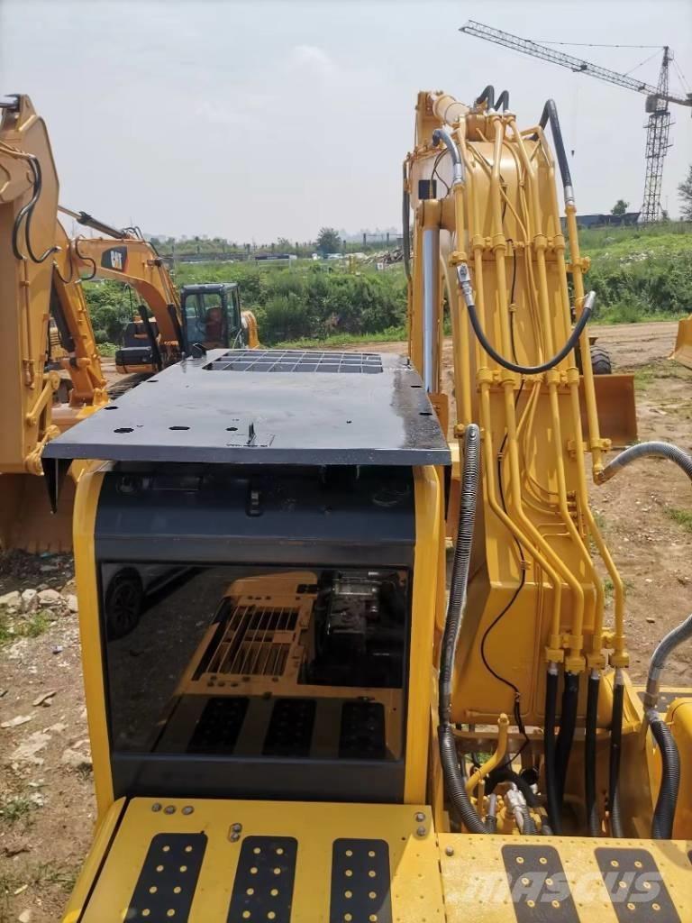 Komatsu PC 220-8 Kāpurķēžu ekskavatori