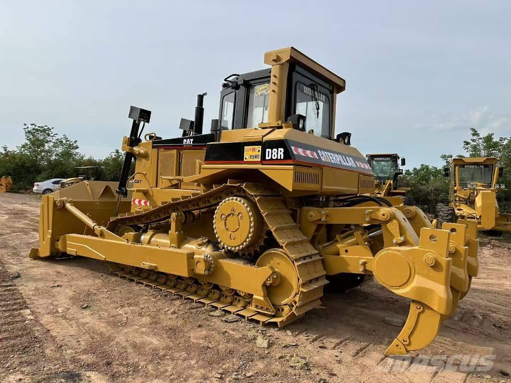 CAT D8R Kāpurķēžu buldozeri