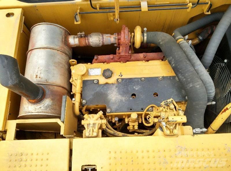 CAT 323 Kāpurķēžu ekskavatori