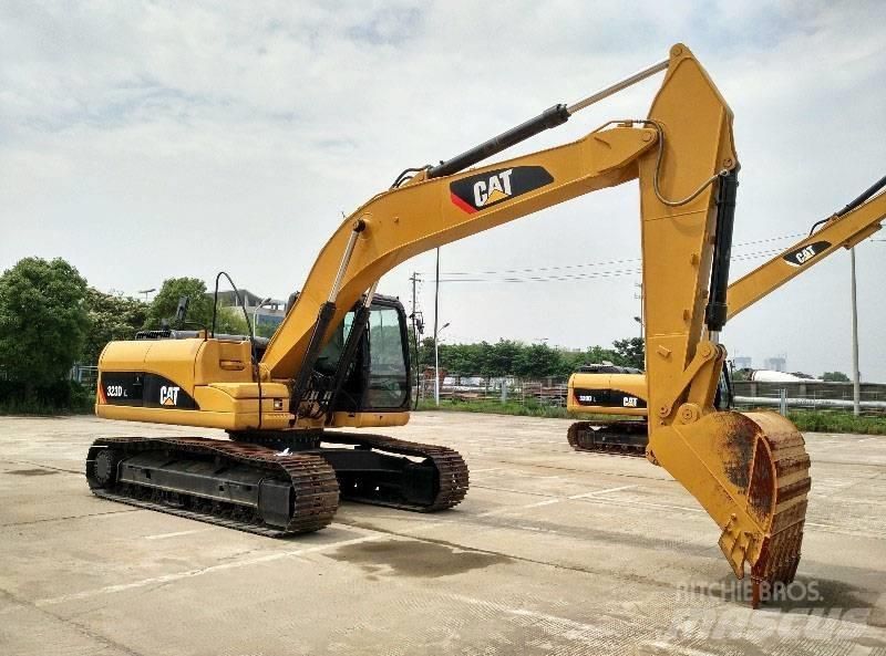 CAT 323 Kāpurķēžu ekskavatori