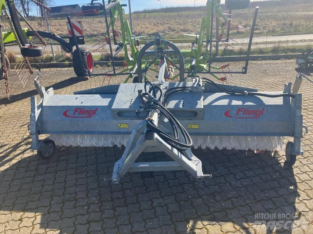 Fliegl Kost 2,8 m. Cits traktoru papildaprīkojums