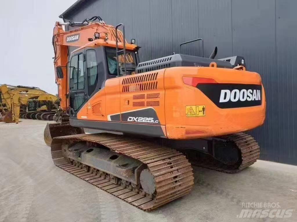 Doosan DX 225 LC Kāpurķēžu ekskavatori