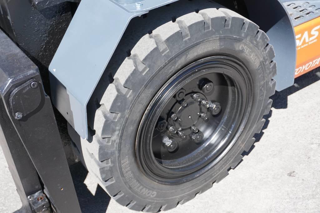Toyota 52-8FDJF35 Tehnika ar dīzeļa dzinēju