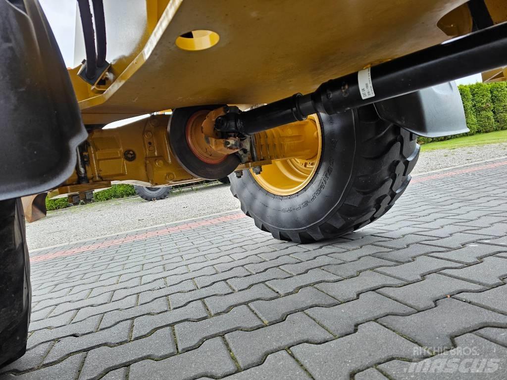 CAT 906 M Iekrāvēji uz riteņiem