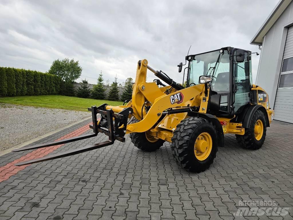 CAT 906 M Iekrāvēji uz riteņiem