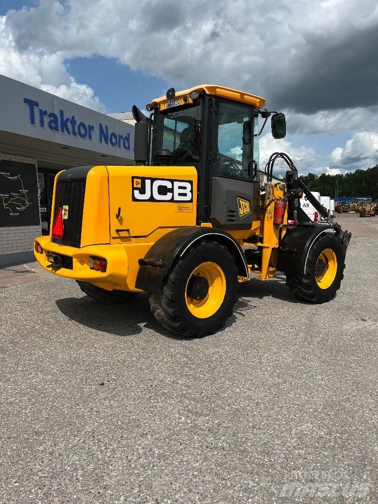 JCB 411 HT 6400 Tim Iekrāvēji uz riteņiem