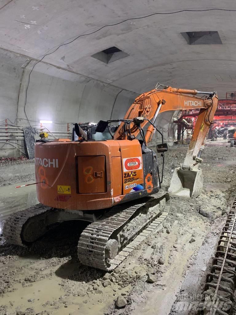 Hitachi ZX225US-5A Būvniecība- Citi