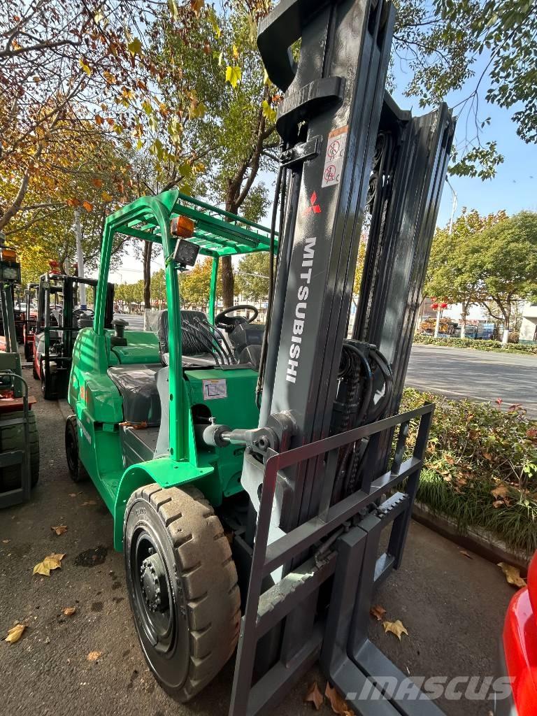  三菱叉车 2t Tehnika ar dīzeļa dzinēju