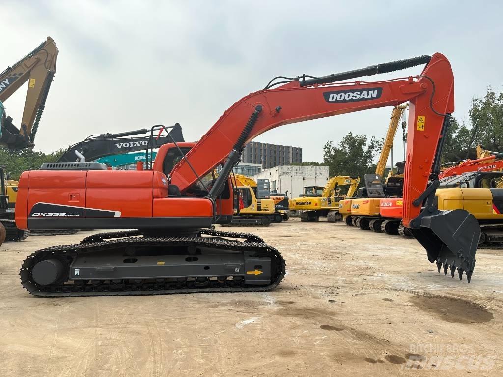 Doosan DX 225 LC-9 Kāpurķēžu ekskavatori
