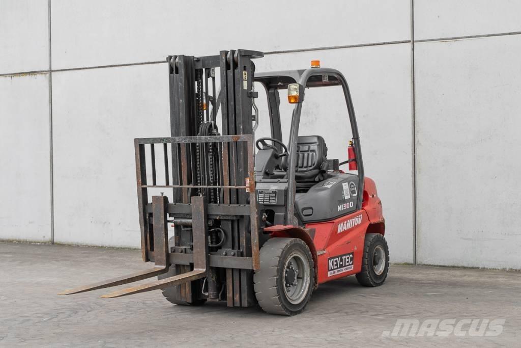 Manitou MI 30 D Tehnika ar dīzeļa dzinēju