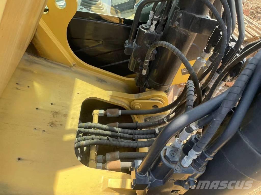 CAT 329d Ekskavatori tālās sniedzamības darbiem