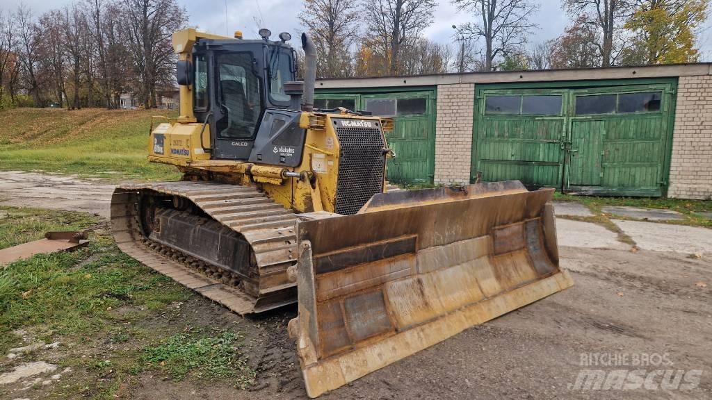 Komatsu D 61 PX-15 Kāpurķēžu buldozeri
