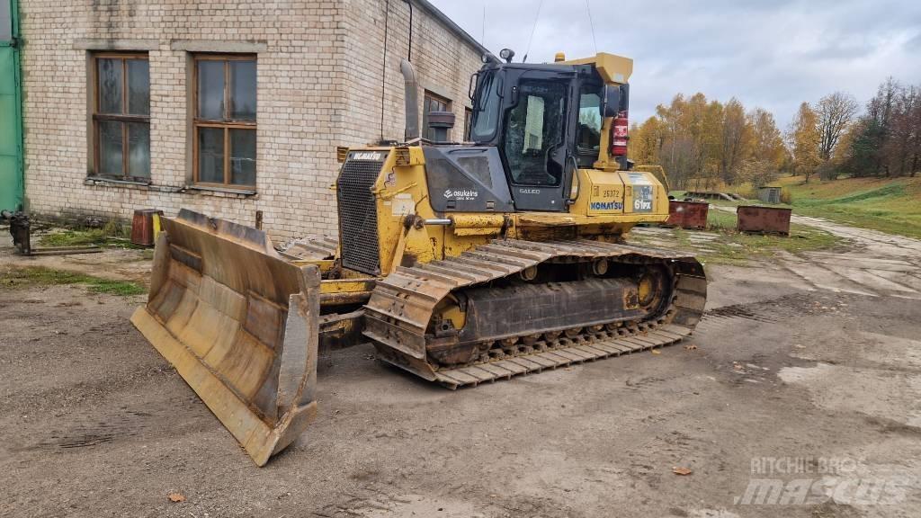 Komatsu D 61 PX-15 Kāpurķēžu buldozeri
