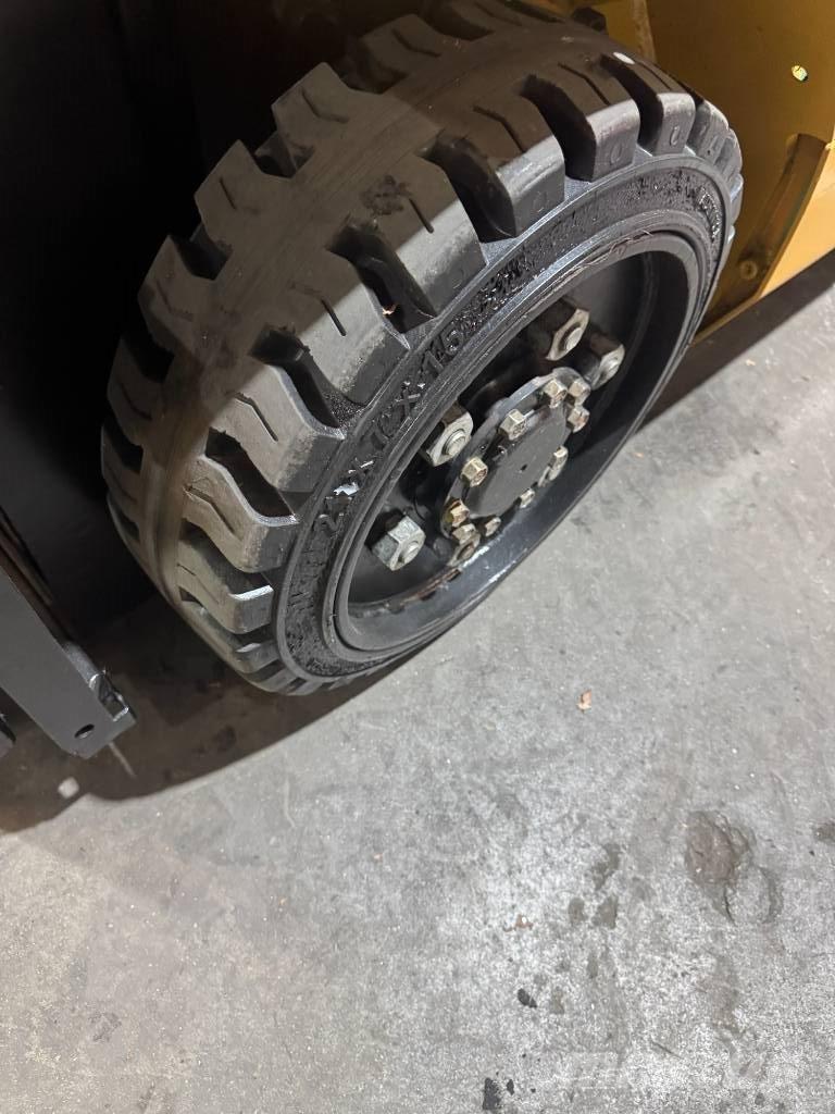 CAT FGC25N Autokrāvēji - citi