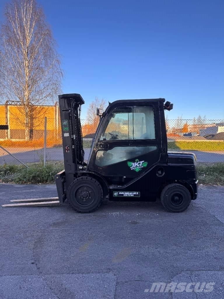 Toyota 52-8 FD 30 Tehnika ar dīzeļa dzinēju
