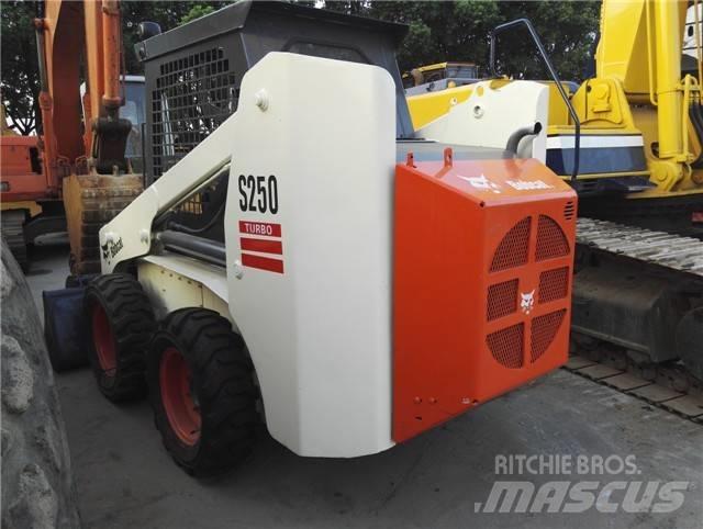 Bobcat S 250 Lietoti riteņu kompaktiekrāvēji