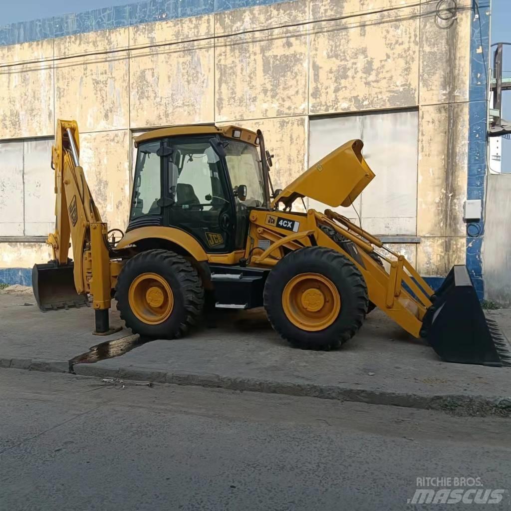 JCB 4CX Ekskavatori-iekrāvēji