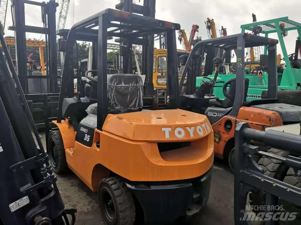 Toyota 3.5 ton Tehnika ar dīzeļa dzinēju