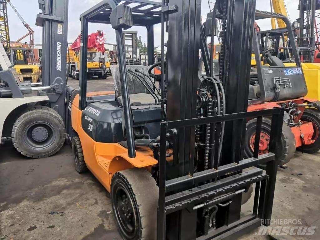 Toyota 3.5 ton Tehnika ar dīzeļa dzinēju