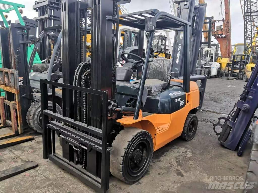 Toyota 3.5 ton Tehnika ar dīzeļa dzinēju