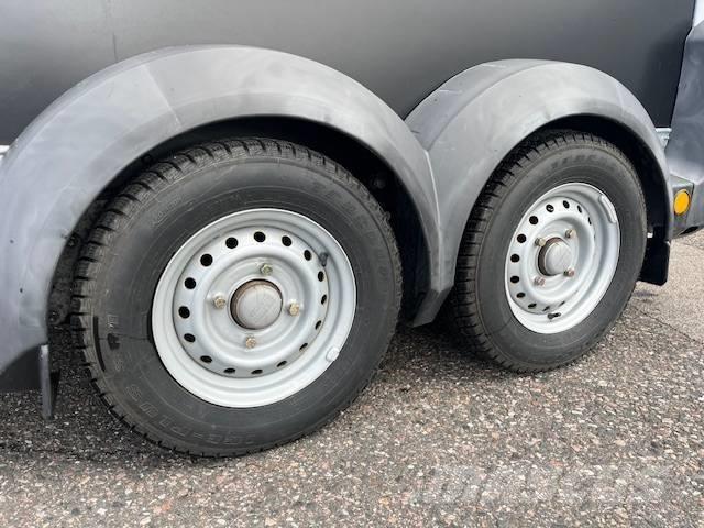Ifor Williams HB403 Dzīvnieku transportēšanas piekabes