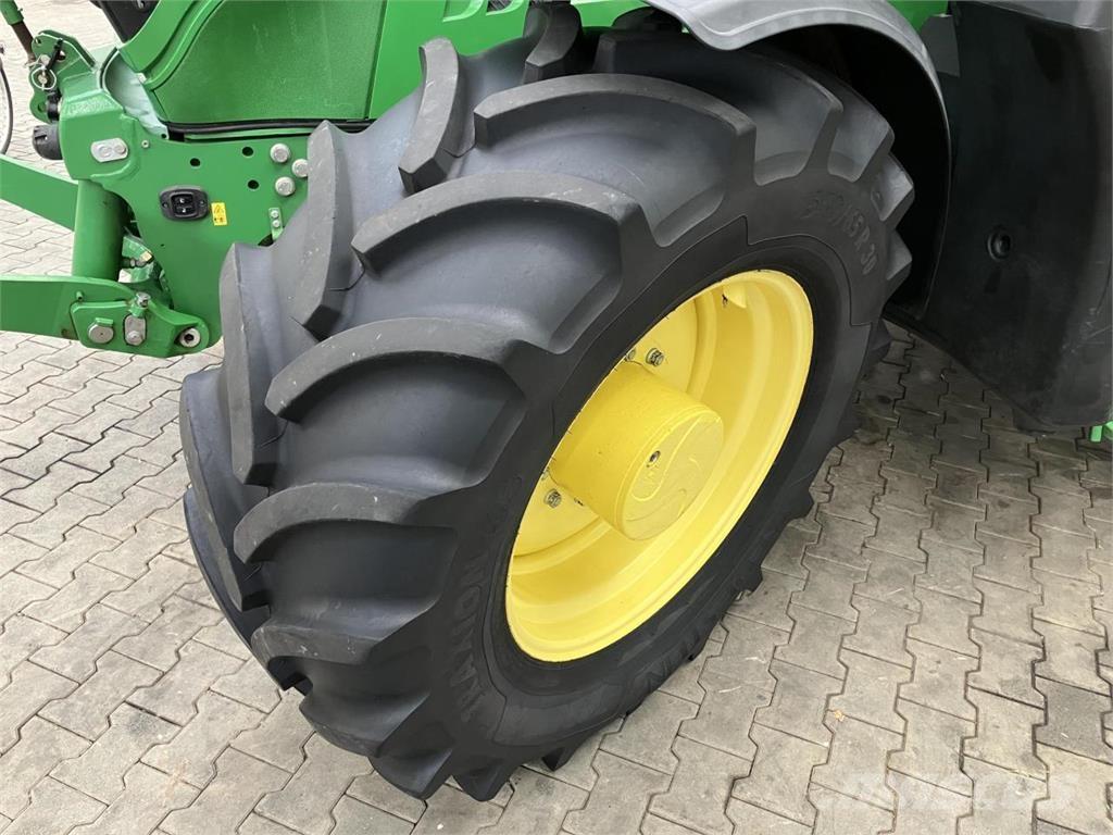 John Deere 6145R Traktori