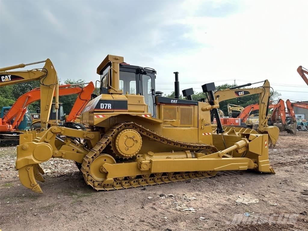 CAT D7R Kāpurķēžu buldozeri