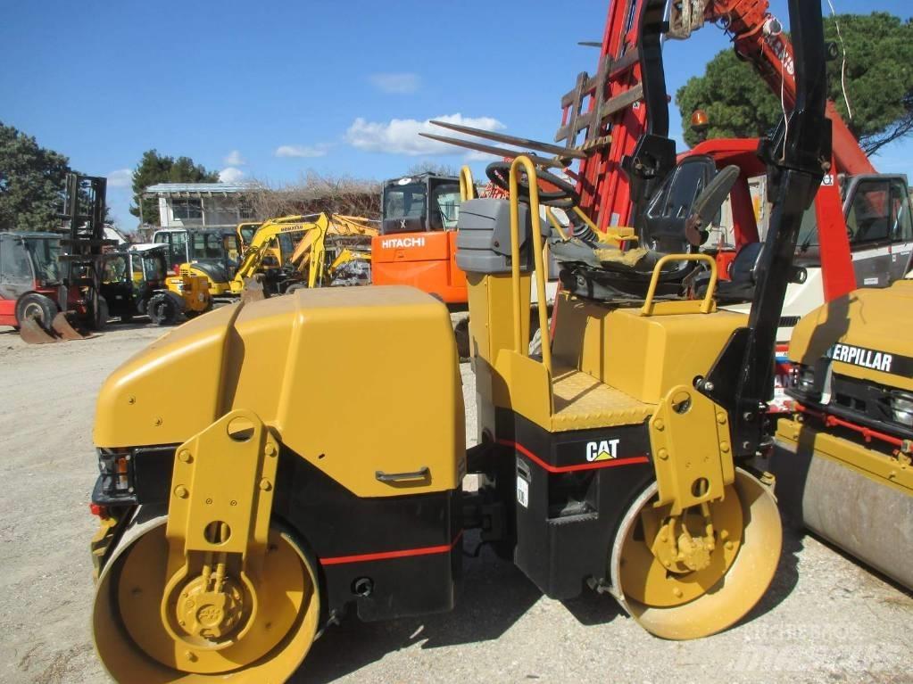 CAT CB 214 E Divvalču grunts veltņi