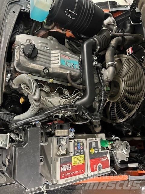 Toyota 02-8 FDF 30 Tehnika ar dīzeļa dzinēju