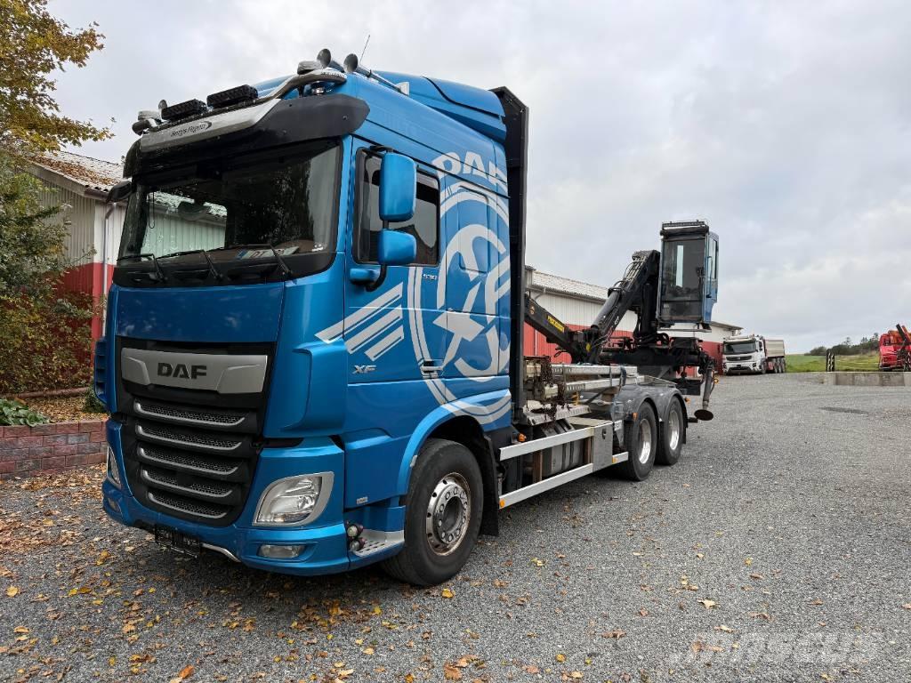 DAF XF 530 6x4 Treileri meža tehnikas transportēšanai