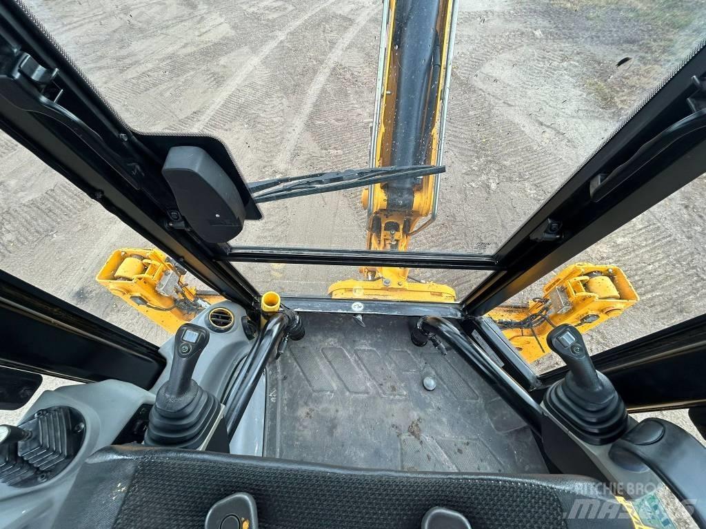 JCB 3 CX Ekskavatori-iekrāvēji