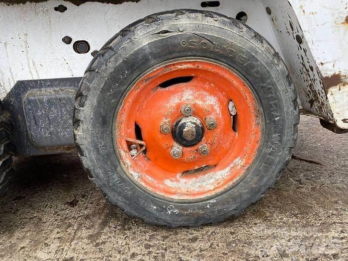 Bobcat S70 Iekrāvēji uz riteņiem
