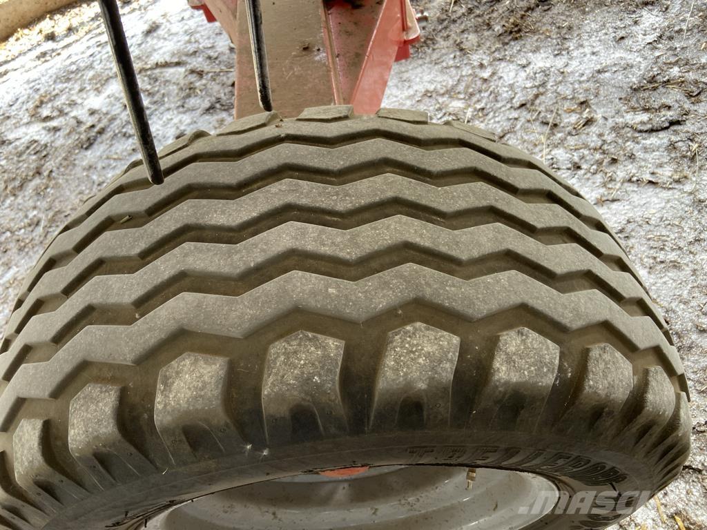 Kuhn GF 13012 T Grābekļi un siena ārdītāji