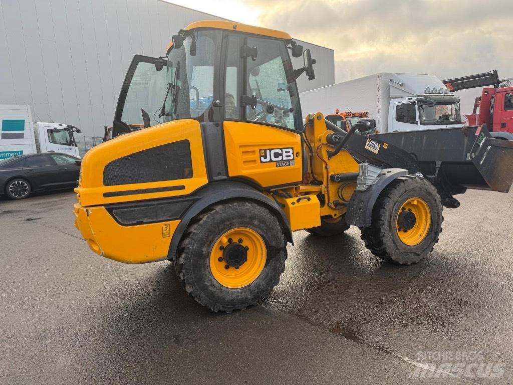 JCB 409 SV Ekskavatori-iekrāvēji