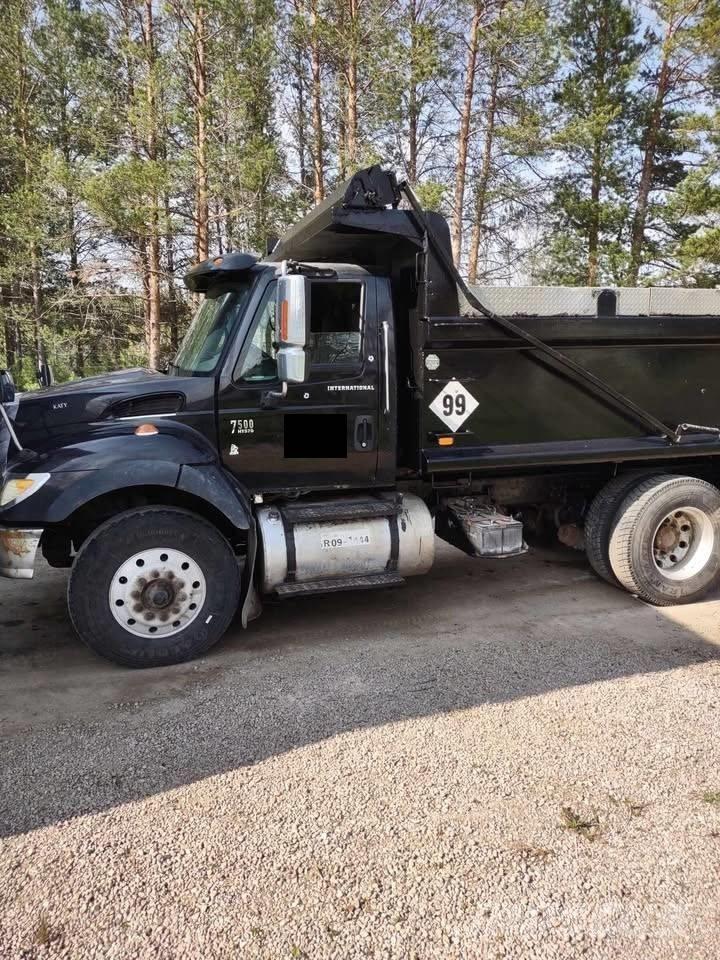 International 7500 Pašizgāzējs