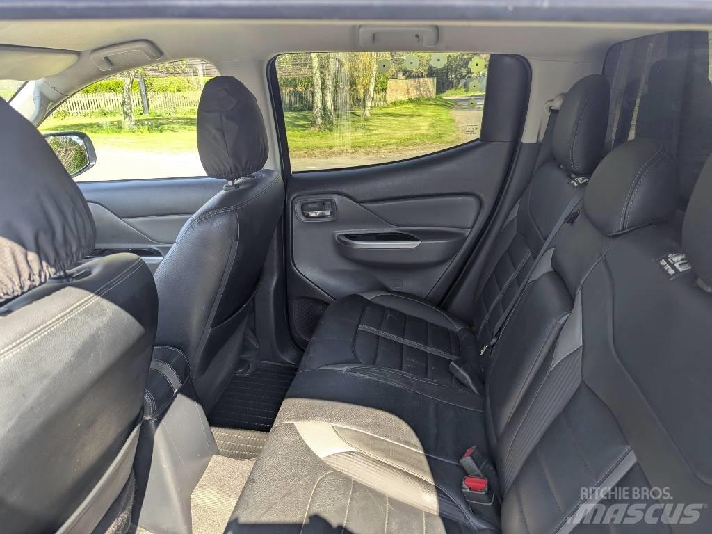 Mitsubishi L 200 Vieglais kravas automobilis/izkraušana no sāniem