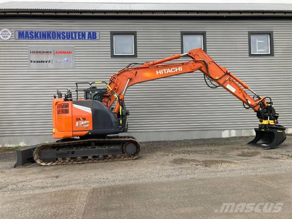 Hitachi ZX 135 US-7 Kāpurķēžu ekskavatori