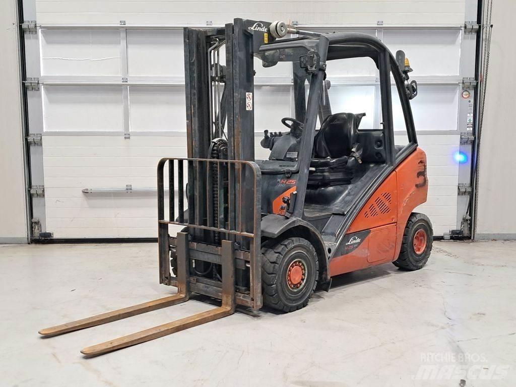 Linde H25D-02 Tehnika ar dīzeļa dzinēju