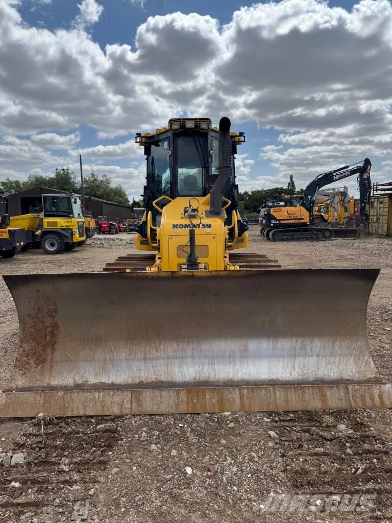 Komatsu D51PX-24 Kāpurķēžu buldozeri